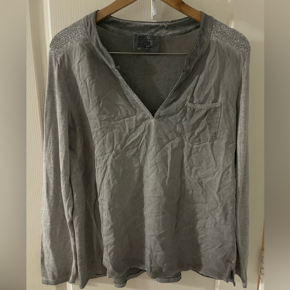 Unravel Project‎ Gray Long sleeve v-neck with Silver Accents